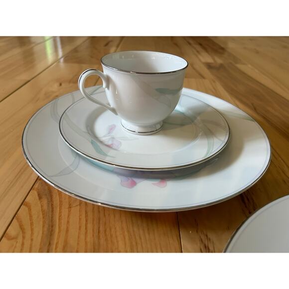 Mikasa Fine China June Garden Place Setting Dinner, Salad Plates & Cups - Picture 15 of 16